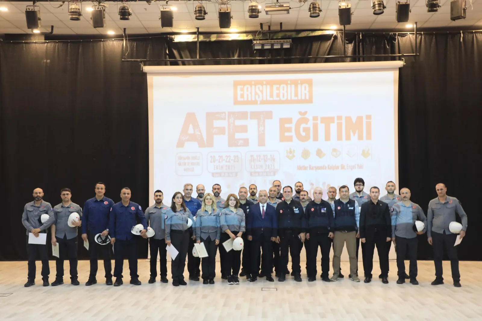 Eğitimleri Başarı İle Tamamlayan Elbak’a Belgeleri Takdim Edildi