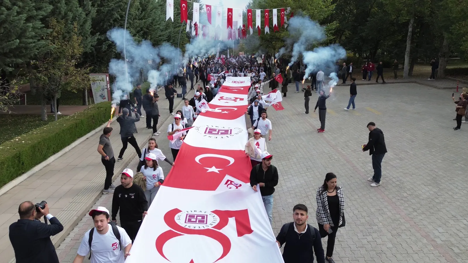 Fırat Üniversitesinde 50. Yıl Yürüyüşü Coşkuyla Gerçekleştirildi